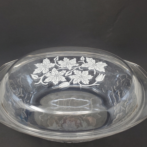 VTG Princess House Crystal Fantasia Poinsetta 3qt. Casserole with Lid - Picture 3 of 4
